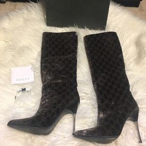 Pre owned velvet Gucci boots.